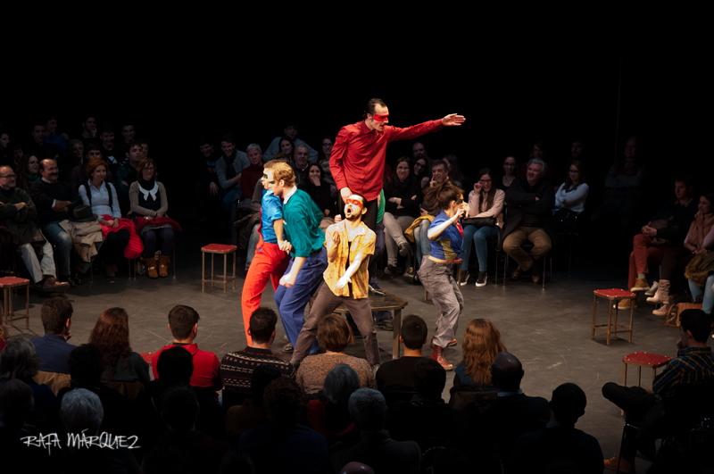 Los actores de Obskené, sobre el escenario del Teatro Circo Murcia. Foto: RAFA MÁRQUEZ